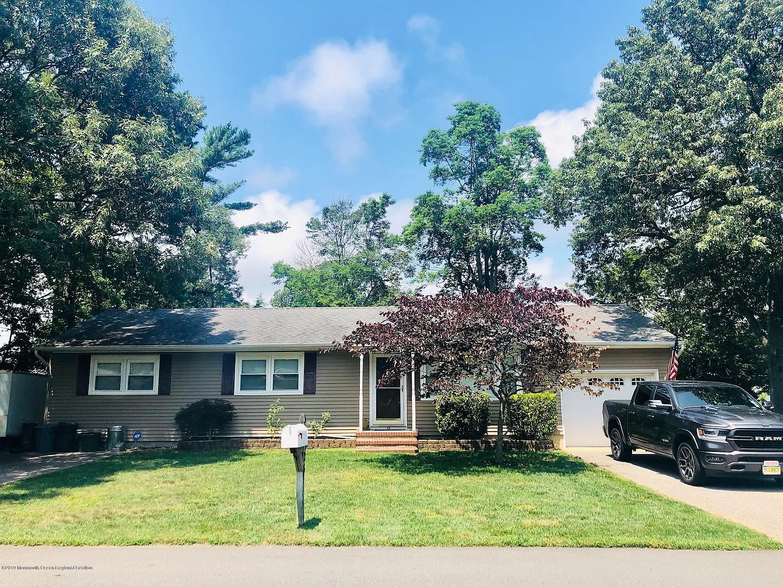 28 Cedar Dr photo 1