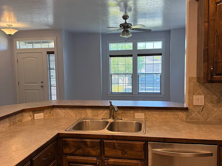 1419 W Raelin Dr — Photo 14