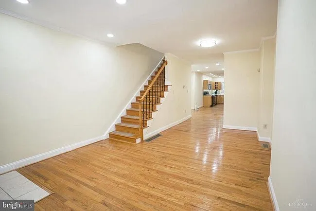 3 bed, 954 sqft, $2,700 — Photo 2