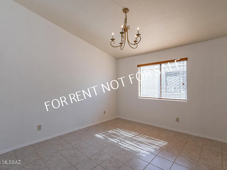 2439 W Rousseau St — Photo 18