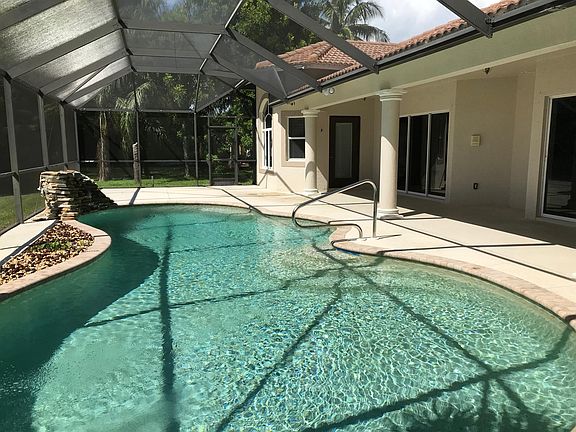 3rd image of 3720 Agualinda Blvd