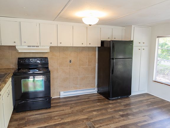 3rd image of 1395 McGee St #8