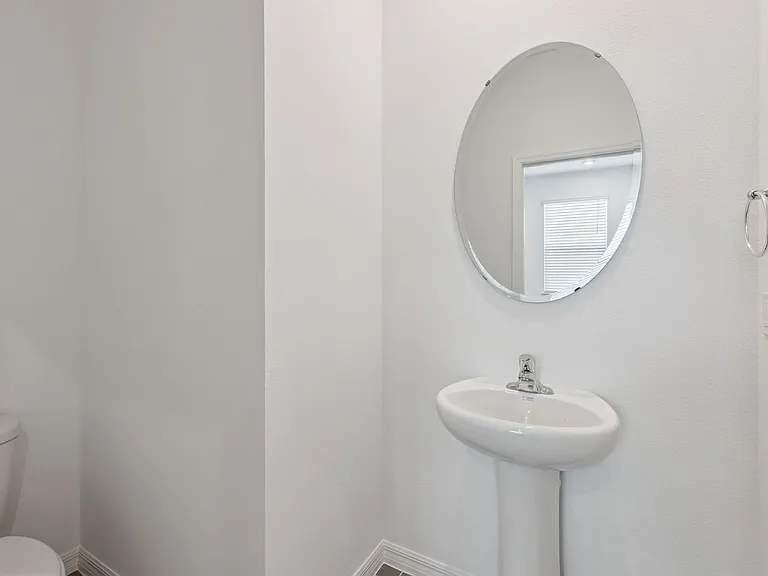 523 Orient Ave — Photo 17