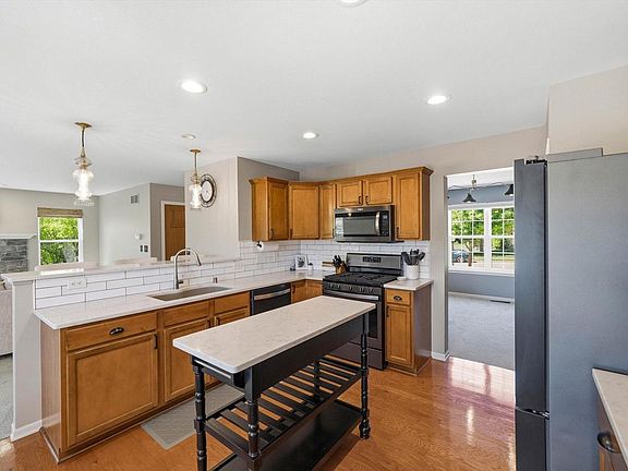 4th image of 1192 Iris LANE
