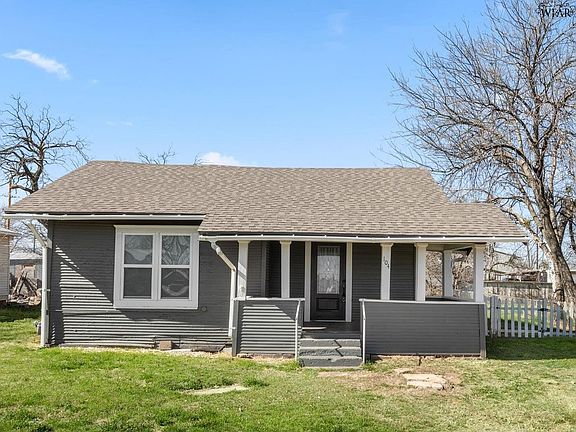 2nd image of 104 Walnut St