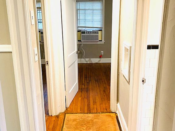 4th image of 1532 Winona Ave APT E