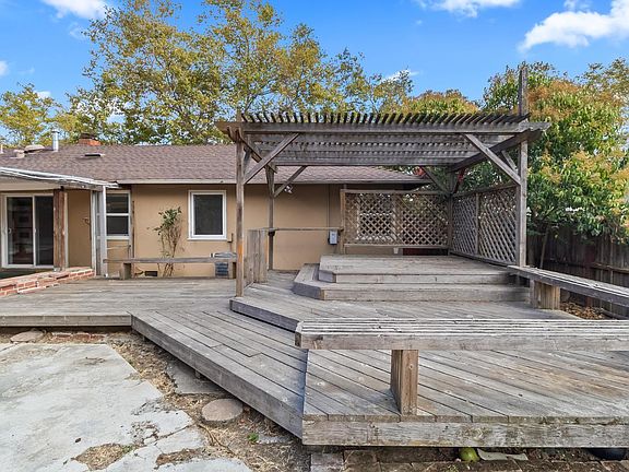 4th image of 2446 Helen Avenue