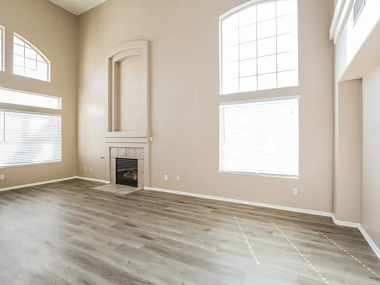 1102 Broomfield Dr — Photo 4