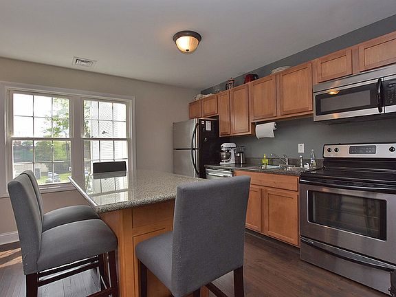 4th image of 102 Dixon St #1