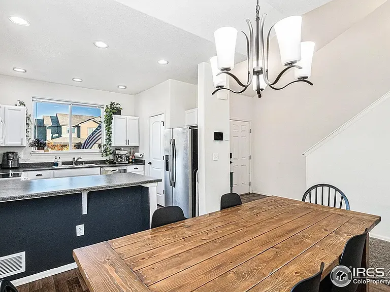 985 Axis Dr — Photo 7