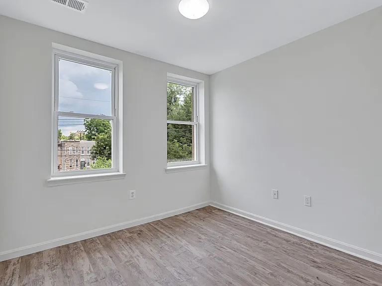 Bon Secours Apartments — Photo 13