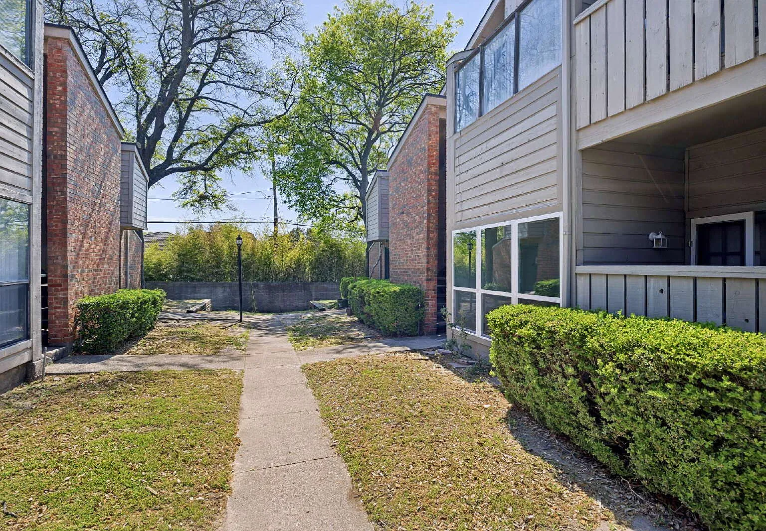 1 bed, 1.0 bath, 748 sqft, $1,100 — Photo 3
