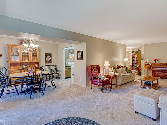 3rd image of 740 Saint Andrews Ln APT 1