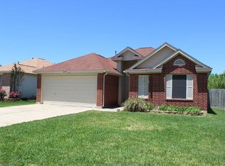 229 Sunshadow Dr, Lockhart, TX 78644
