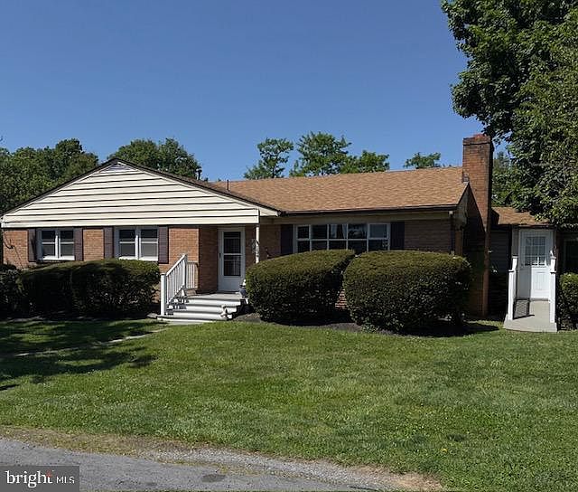 1st image of 134 Country Club Cir