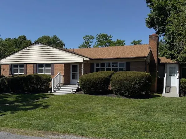 134 Country Club Cir, Winchester, VA 22602