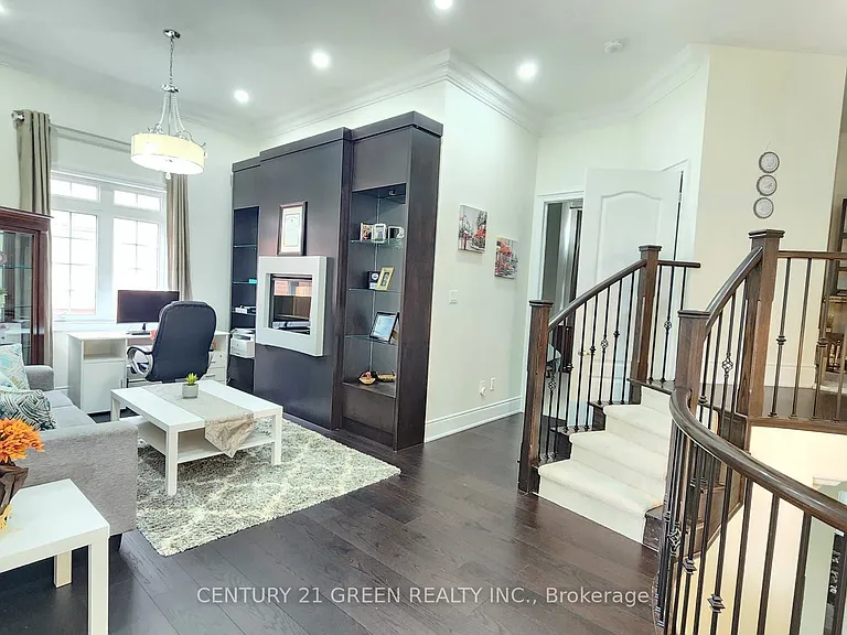 12 Royal West Dr — Photo 30