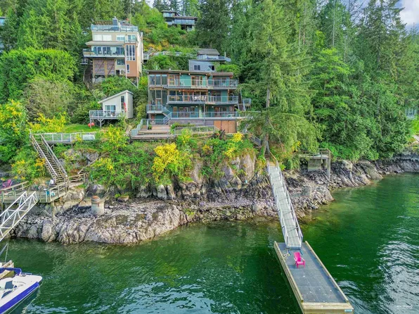 2136 Lockehaven Rd, North Vancouver, BC V7G 1X6