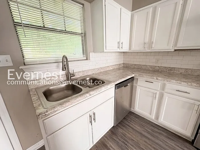 1800 Labette Manor Dr #5 — Photo 4