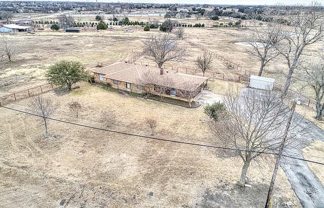2nd image of 2601 Parker Rd