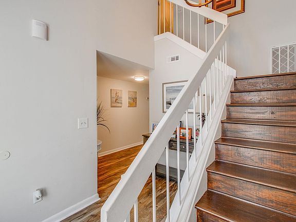 3rd image of 239 Mariners Row