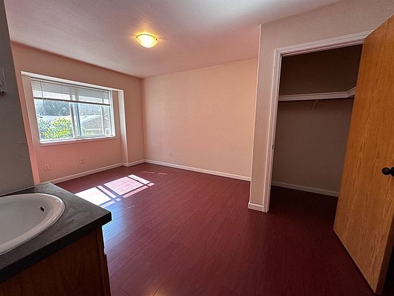 3rd image of 324-330 W Clay St #326