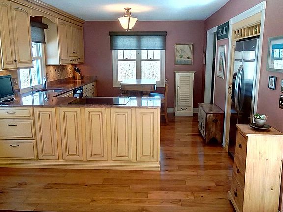 Spacious eat in kitchen