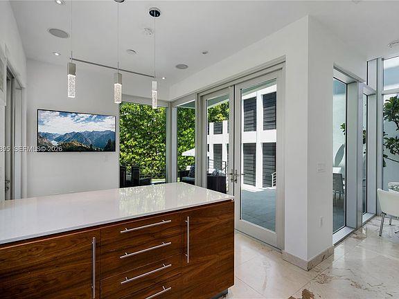 3rd image of 548 Fernwood Rd #548