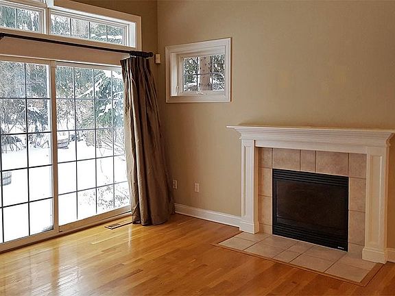 3rd image of 3739 Edgehill Dr