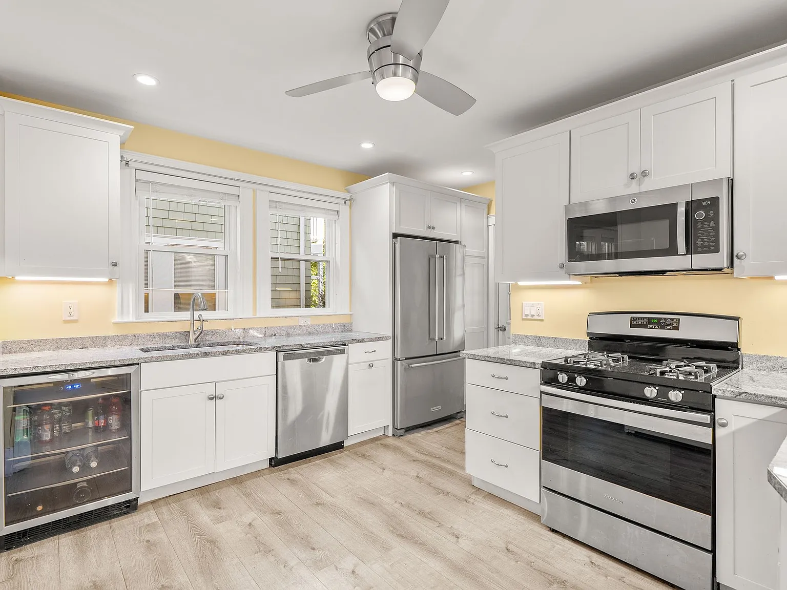 2 bed, 1200 sqft, $4,100 — Photo 1