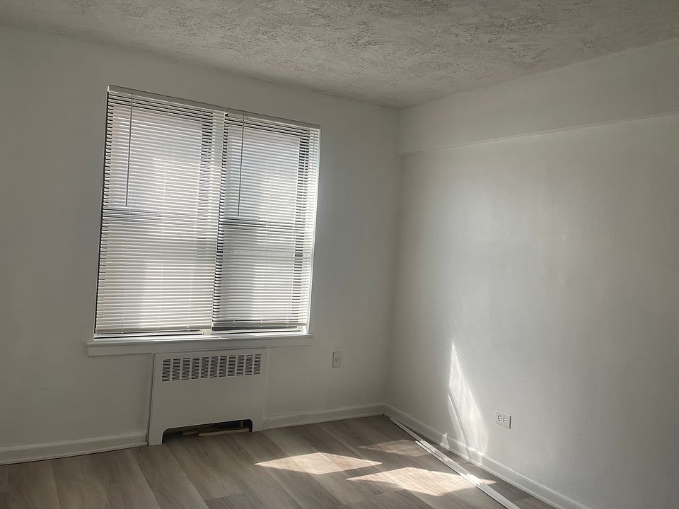 2nd image of 14737 Roosevelt Ave