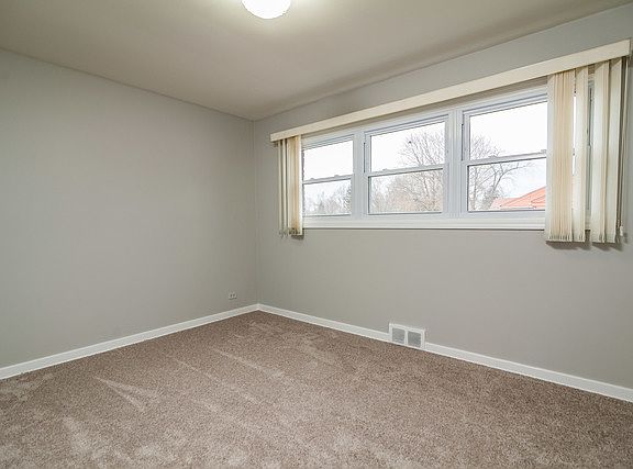 5th image of 828 E Hawley St