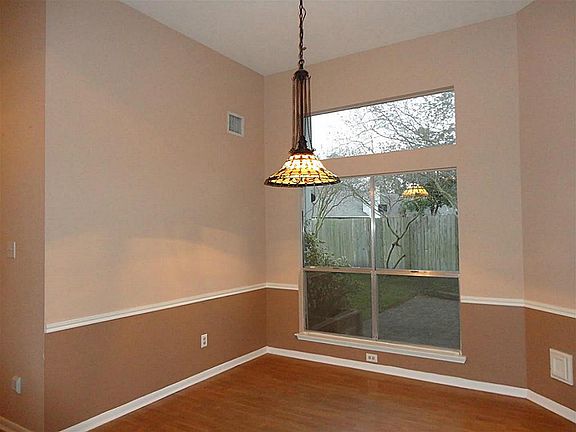 3rd image of 1431 Thornwood Ln