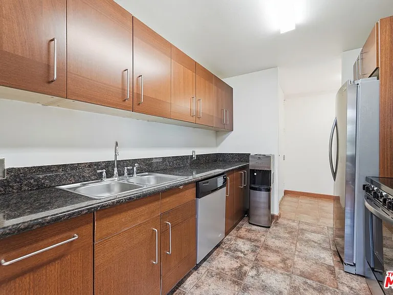 100 S Doheny Dr #213 — Photo 15