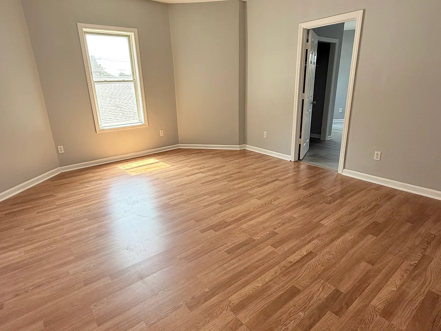 3 bed, 1100 sqft, $1,700 — Photo 2