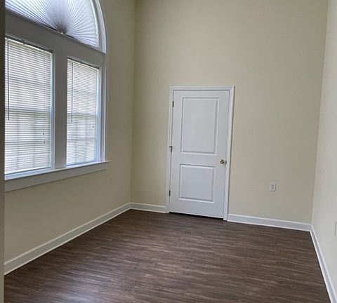 5th image of 600 E 8th St #101
