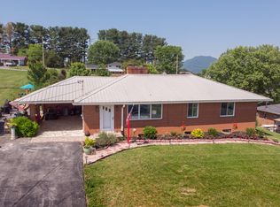 121 Iris Ln, Fall Branch, TN 37656