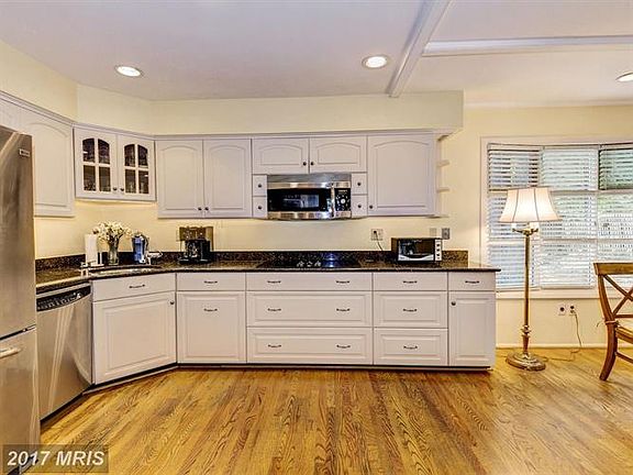 4th image of 14406 Pecan Dr