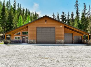484 Grizzly Bear Rd, Nordman, ID 83848