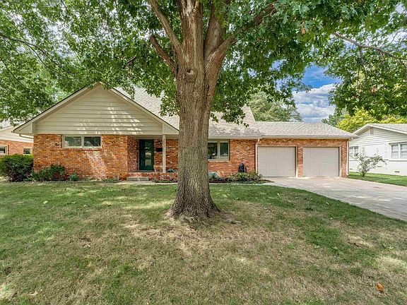 2nd image of 2605 Derenda Dr
