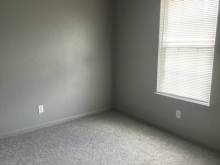 207 E Ross Ave — Photo 18