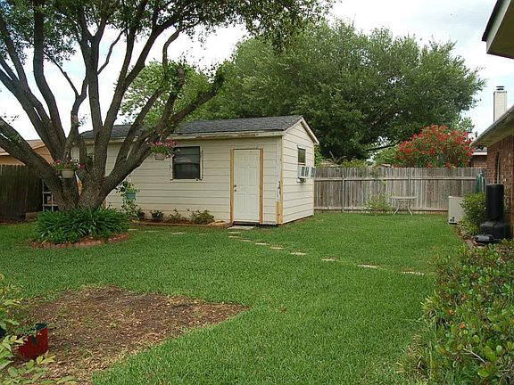 3rd image of 5307 Honeysuckle Ln