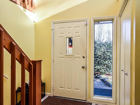5th image of 115 Woodbury Dr