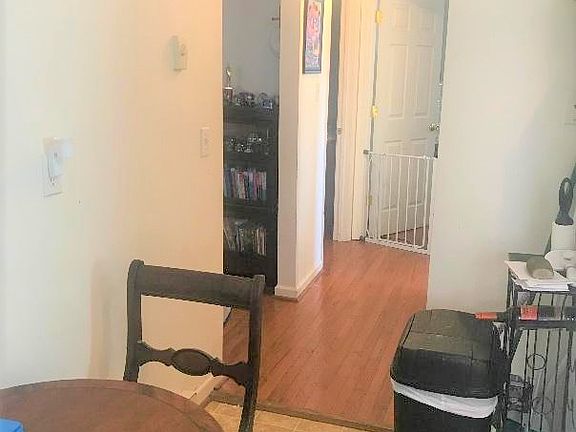 5th image of 816 Montrose Ave #A