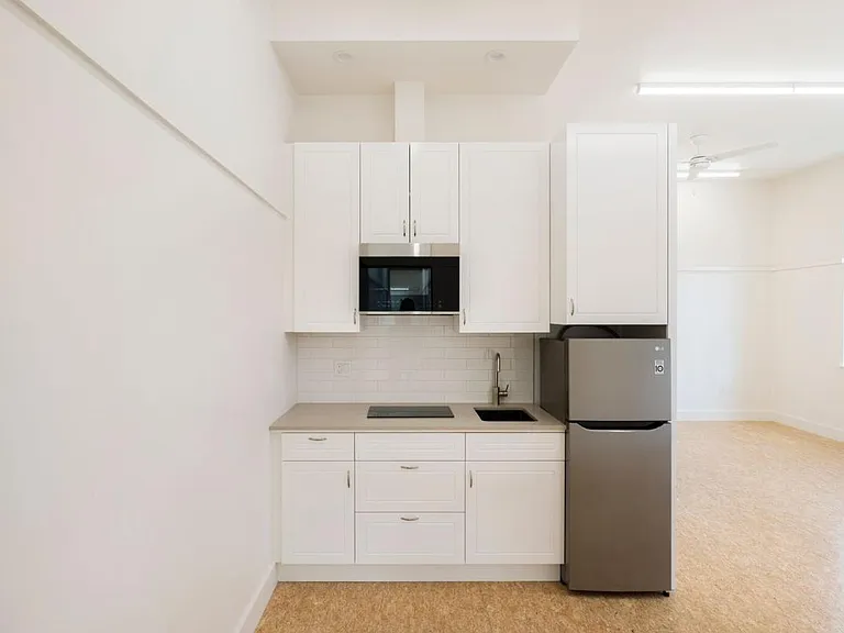 929 Grace Ave #E — Photo 8