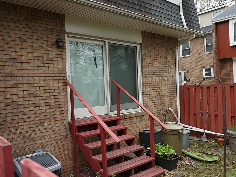 Phelps Ave — Photo 14