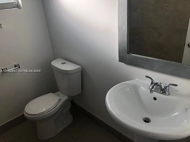 1045 SW 4th St #5 — Photo 7