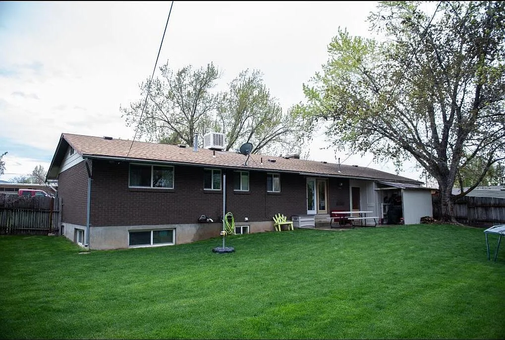 5 bed, 2.5 bath, 2304 sqft, $2,325 — Photo 4