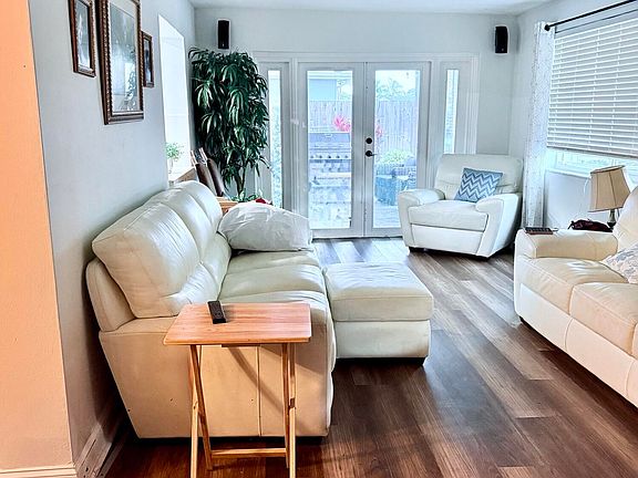 3rd image of 10900 NW 18th Place