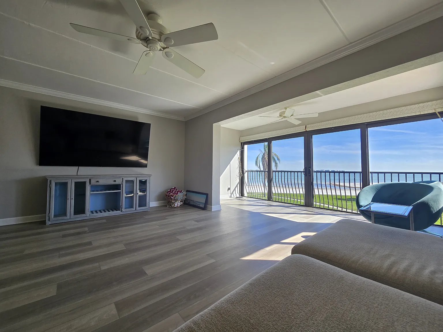 895 S Gulfview Blvd — Photo 1